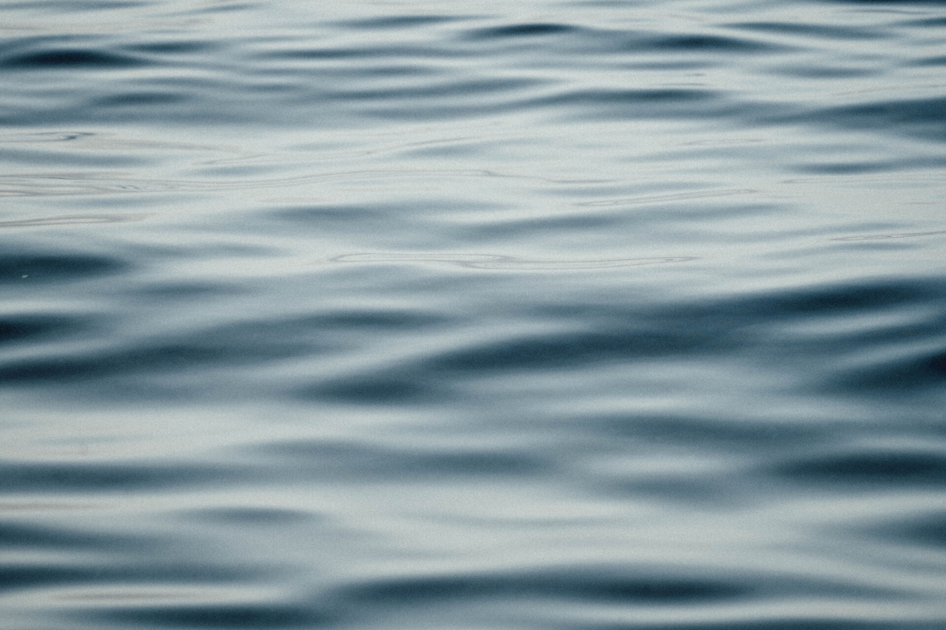 serene ocean waves in Hong Kong shot by freediver